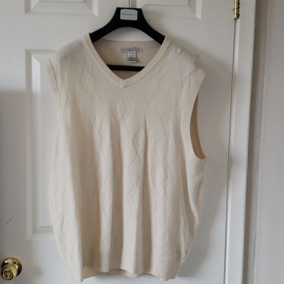 2/$20 Geoffrey Beene argyle sweater vest - Picture 1 of 3
